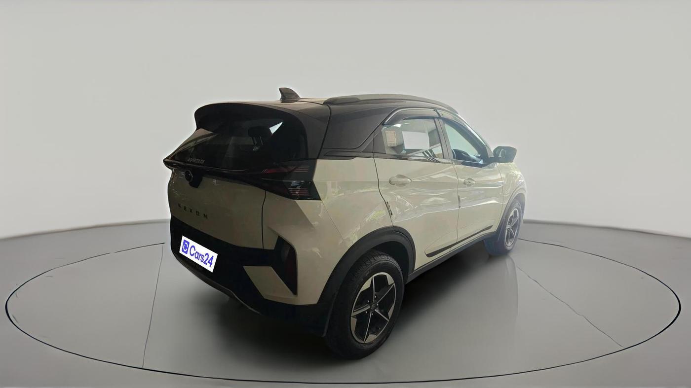 2025 Tata NEXON FEARLESS + SUNROOF DUAL TONE 1.5 DIESEL, Diesel, Manual, 24,410 km, exterior