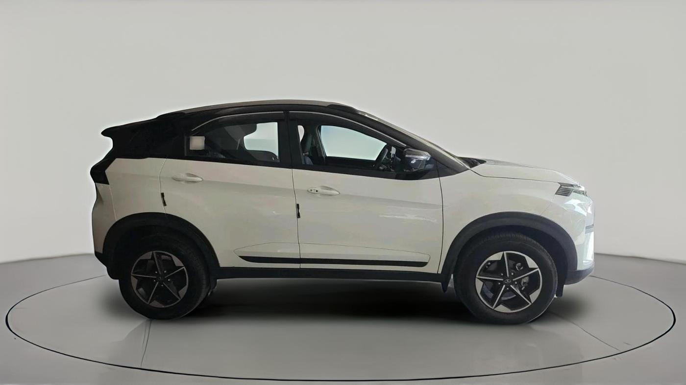 2025 Tata NEXON FEARLESS + SUNROOF DUAL TONE 1.5 DIESEL, Diesel, Manual, 24,410 km, exterior