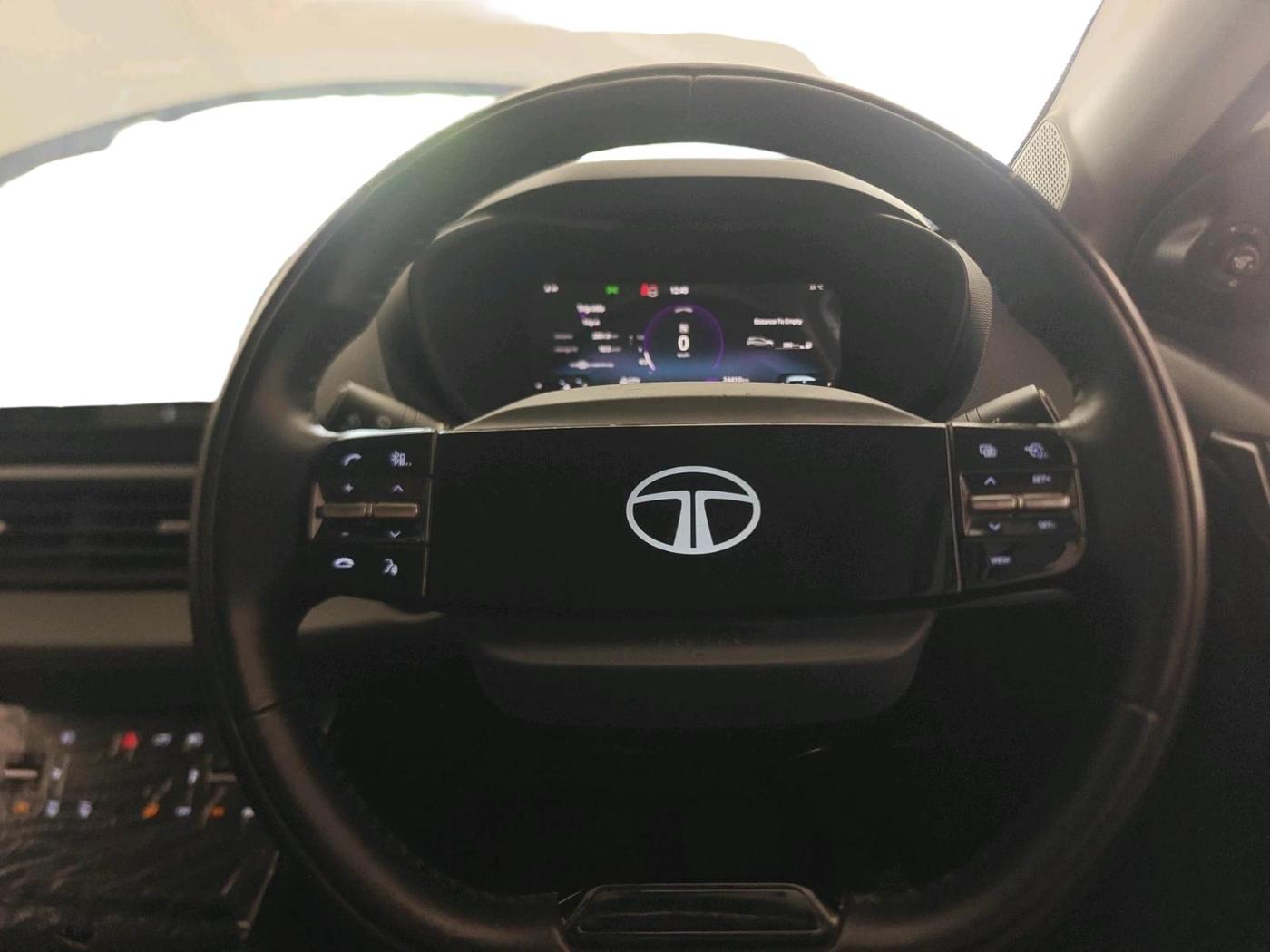 2025 Tata NEXON FEARLESS + SUNROOF DUAL TONE 1.5 DIESEL, Diesel, Manual, 24,410 km, interior