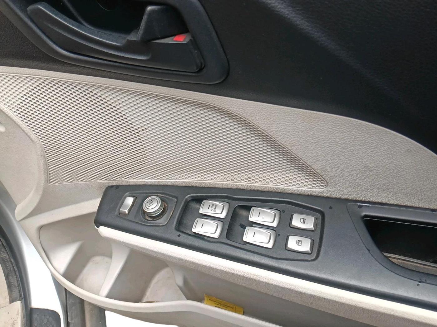 2019 Mahindra XUV300 W6 1.5 DIESEL, Diesel, Manual, 35,869 km, interior