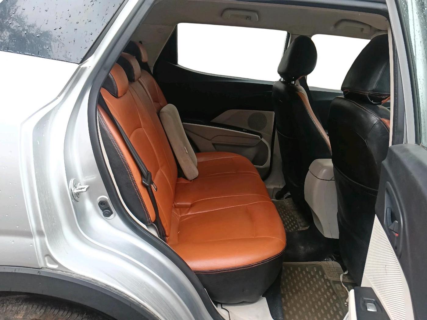 2019 Mahindra XUV300 W6 1.5 DIESEL, Diesel, Manual, 35,869 km, interior