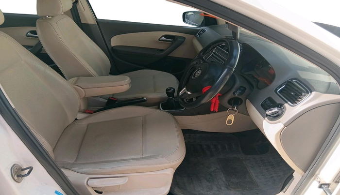 2013 Volkswagen Vento HIGHLINE 1.6 MPI, Petrol, Manual, 94,201 km, interior