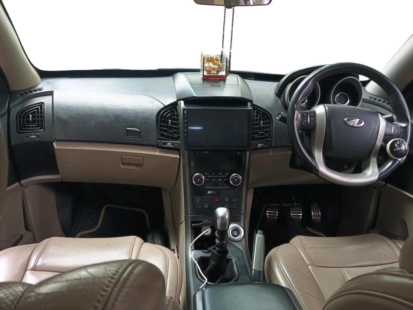 2017 Mahindra XUV500 W10, Diesel, Manual, 1,63,319 km, interior