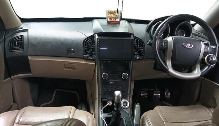 2017 Mahindra XUV500 W10, Diesel, Manual, 1,63,319 km, interior