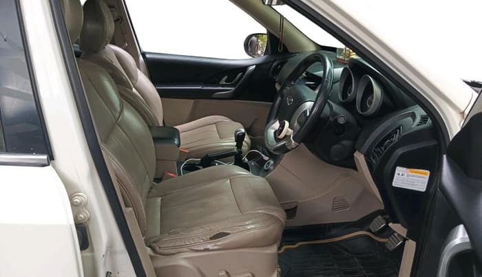 2017 Mahindra XUV500 W10, Diesel, Manual, 1,63,319 km, interior