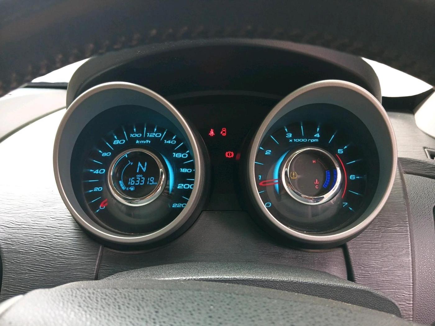 2017 Mahindra XUV500 W10, Diesel, Manual, 1,63,319 km, interior