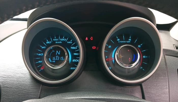 2017 Mahindra XUV500 W10, Diesel, Manual, 1,63,319 km, interior