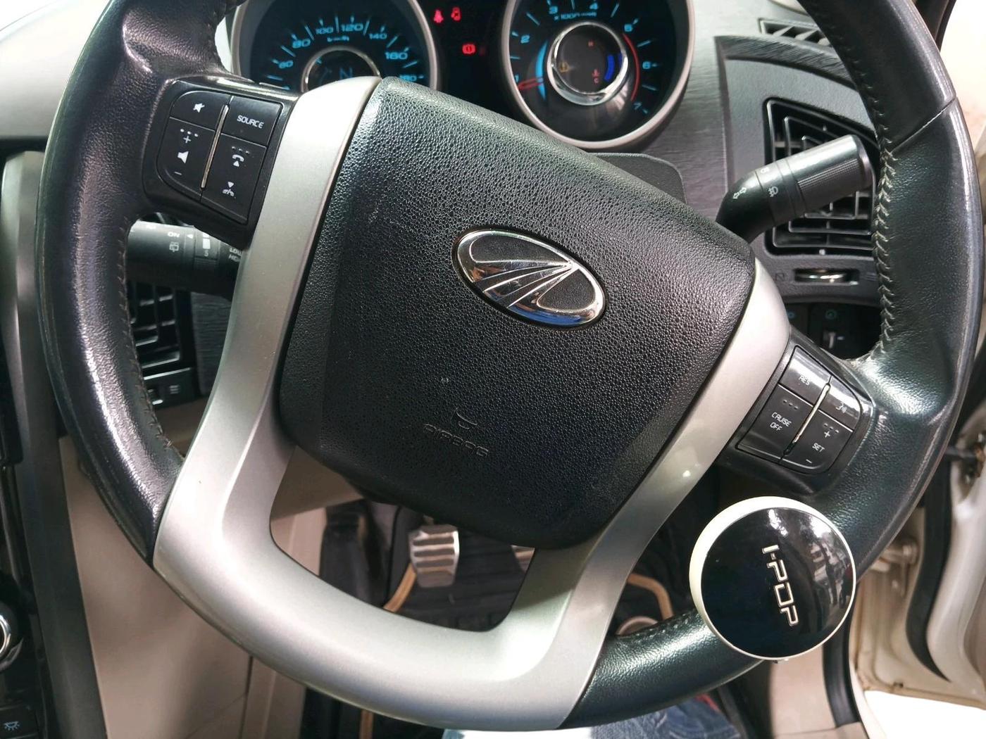 2017 Mahindra XUV500 W10, Diesel, Manual, 1,63,319 km, interior