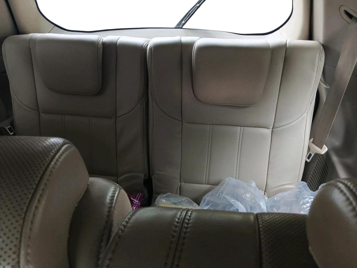 2017 Mahindra XUV500 W10, Diesel, Manual, 1,63,319 km, interior