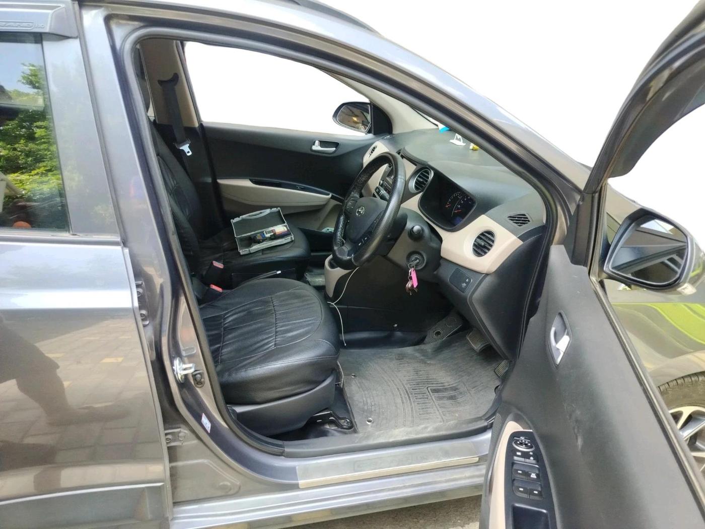 2018 Hyundai Grand i10 SPORTZ AT 1.2 KAPPA VTVT, Petrol, Automatic, 18,132 km, interior