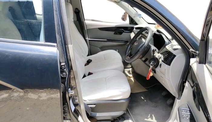 2016 Mahindra Kuv100 K4 6 STR, CNG, Manual, 51,036 km, interior