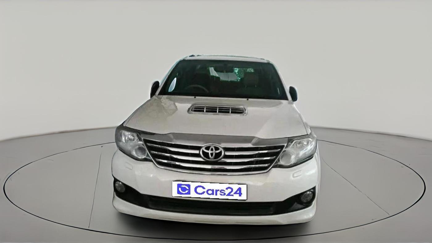 2013 Toyota Fortuner 3.0 4X2 MT, Diesel, Manual, 2,33,622 km, exterior