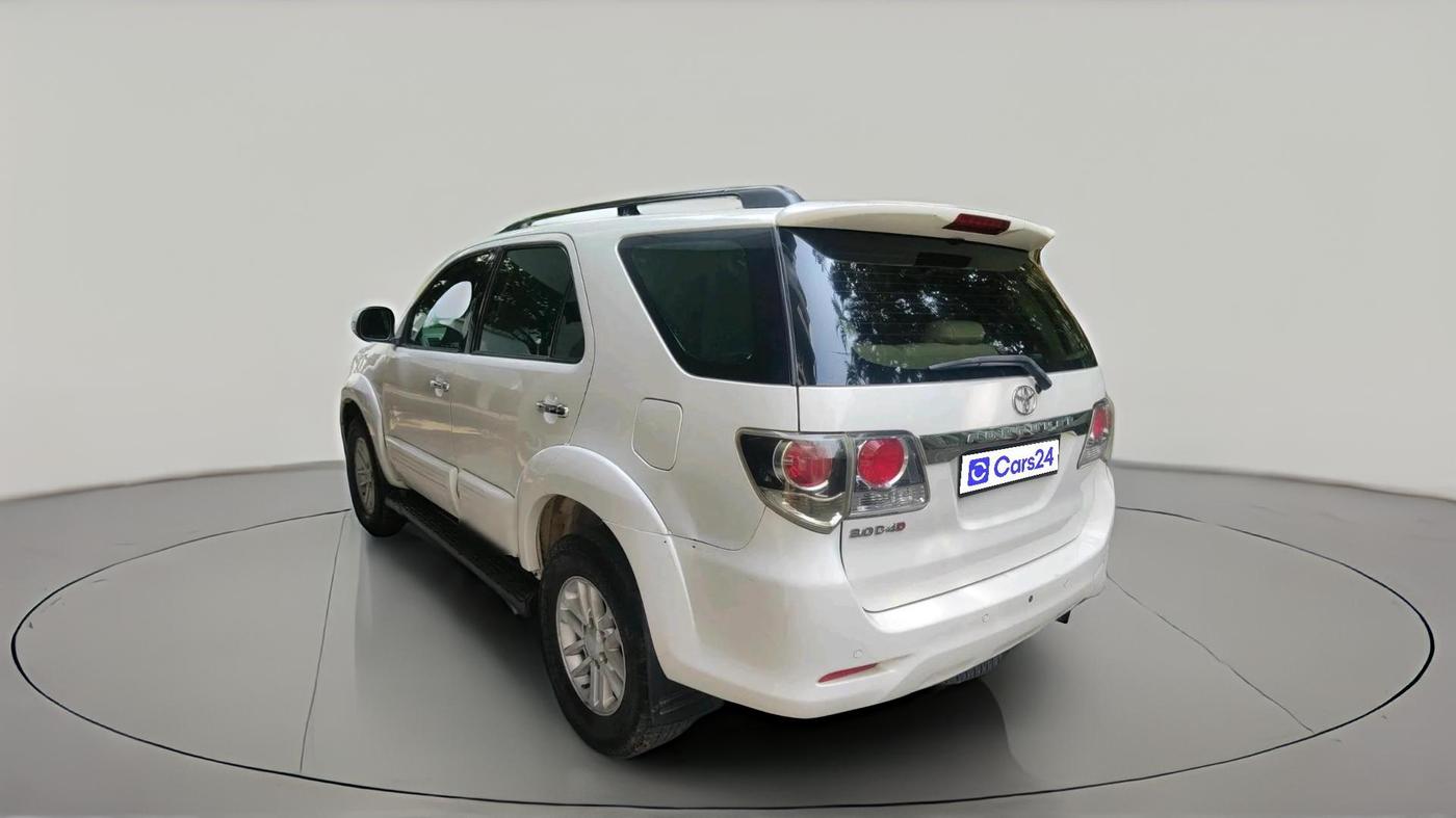 2013 Toyota Fortuner 3.0 4X2 MT, Diesel, Manual, 2,33,622 km, exterior