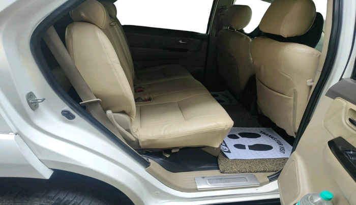 2013 Toyota Fortuner 3.0 4X2 MT, Diesel, Manual, 2,33,622 km, interior