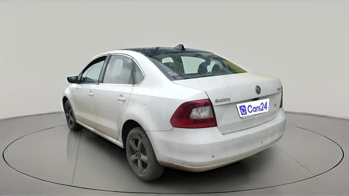 2014 Skoda Rapid 1.5 TDI CR AMBITION PLUS, Diesel, Manual, 1,22,203 km, exterior