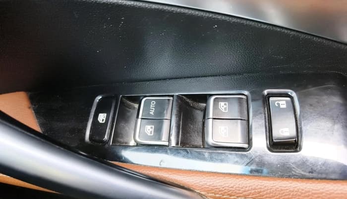 2021 MG HECTOR PLUS SELECT 2.0 DIESEL TURBO MT 7-STR, Diesel, Manual, 1,49,173 km, interior