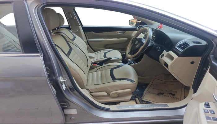 2016 Maruti Ciaz ZDI SHVS, Diesel, Manual, 1,07,704 km, interior