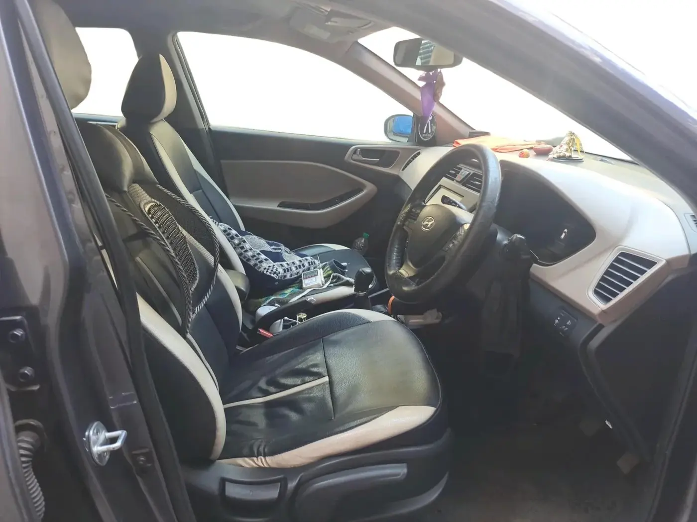 2015 Hyundai Elite i20 ASTA 1.2, Petrol, Manual, 1,11,593 km, interior