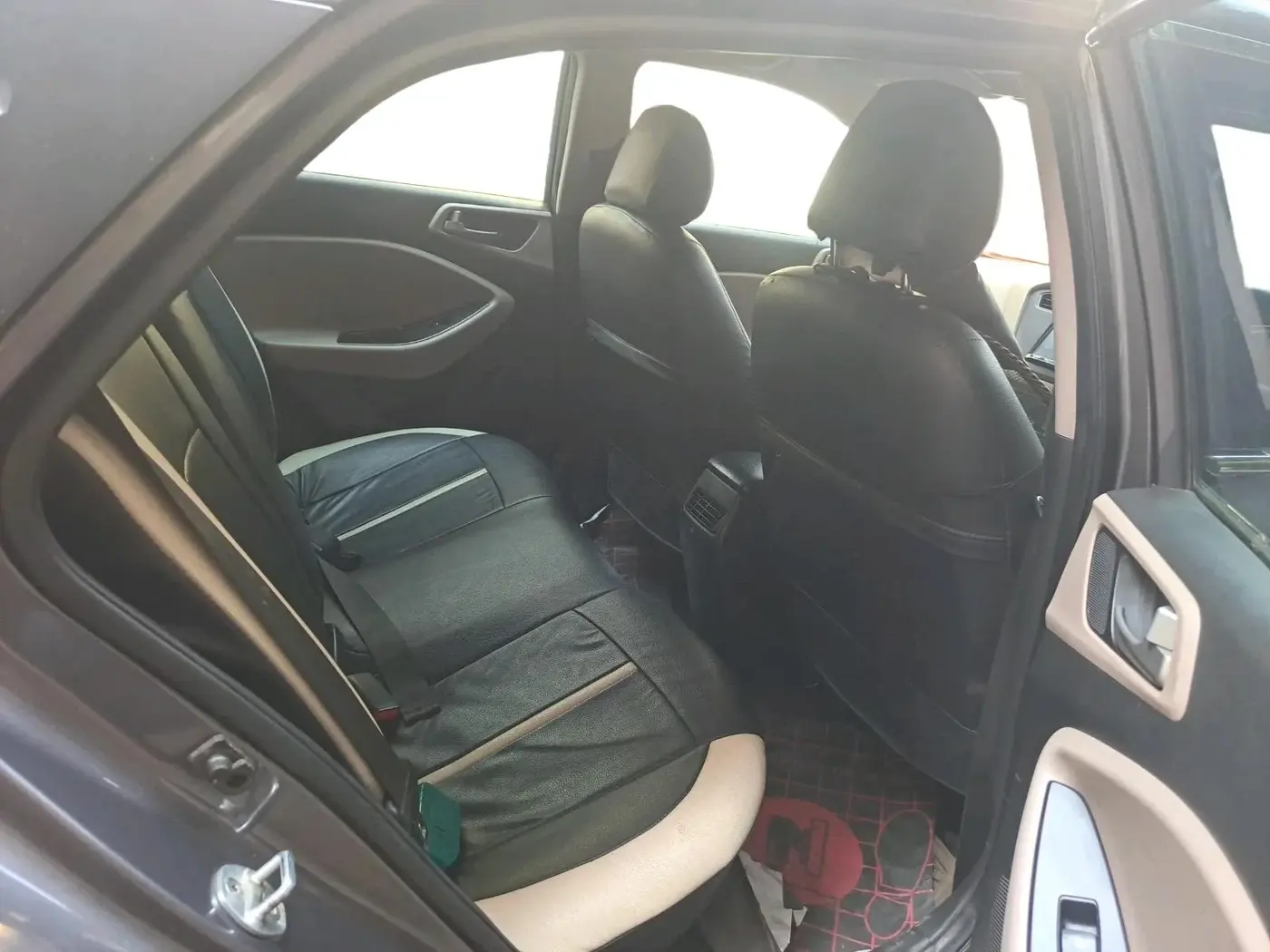 2015 Hyundai Elite i20 ASTA 1.2, Petrol, Manual, 1,11,593 km, interior