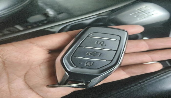 2018 Mahindra XUV500 W7, Diesel, Manual, 98,542 km, interior