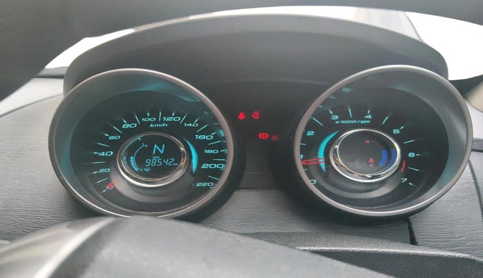 2018 Mahindra XUV500 W7, Diesel, Manual, 98,542 km, interior