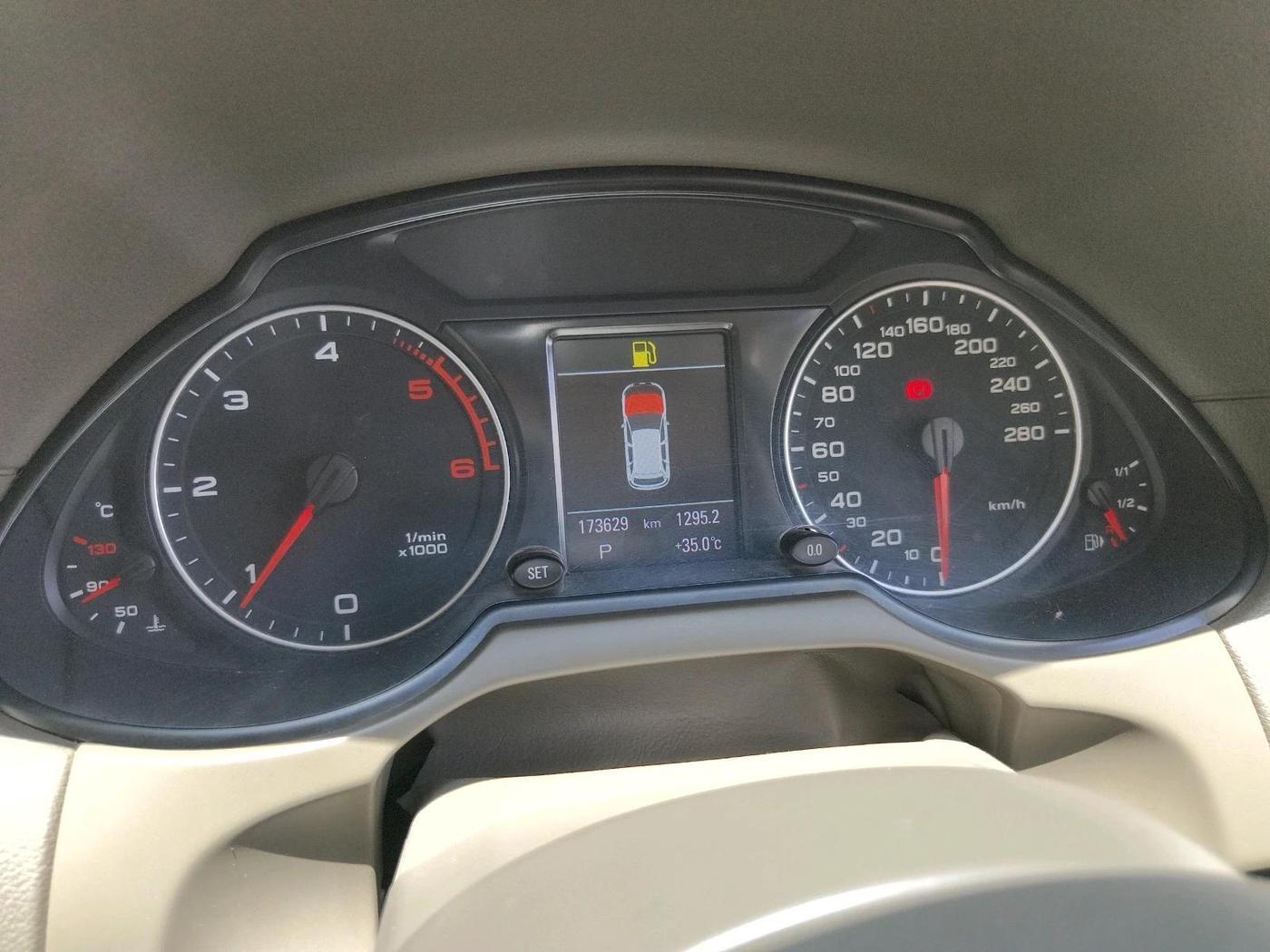 2012 Audi Q5 2.0 TDI QUATTRO, Diesel, Automatic, 1,73,629 km, interior