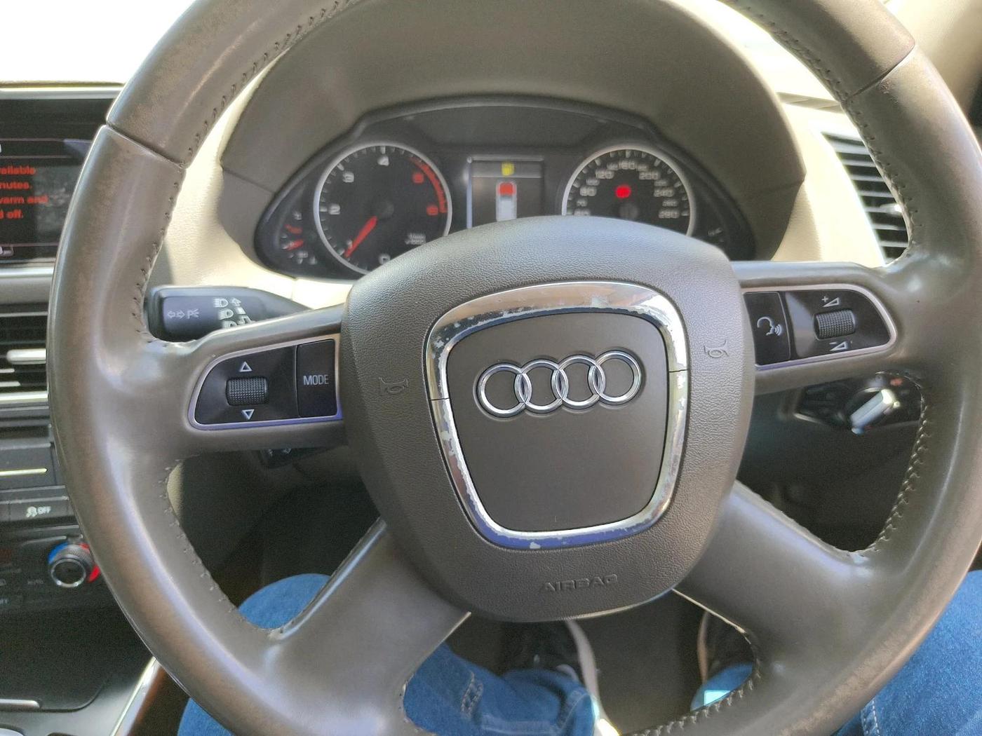 2012 Audi Q5 2.0 TDI QUATTRO, Diesel, Automatic, 1,73,629 km, interior