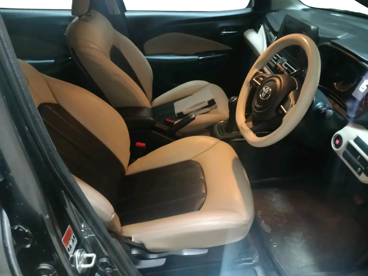 2024 Toyota Glanza G, Petrol, Manual, 15,655 km, interior