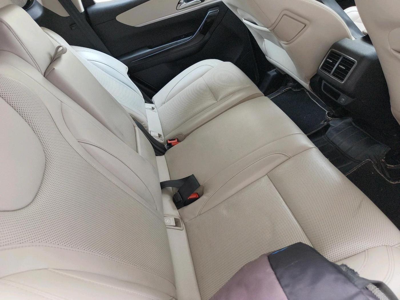 2025 Mahindra XUV700 AX 7 LUXURY D AT 7 STR, Diesel, Automatic, 56,708 km, interior