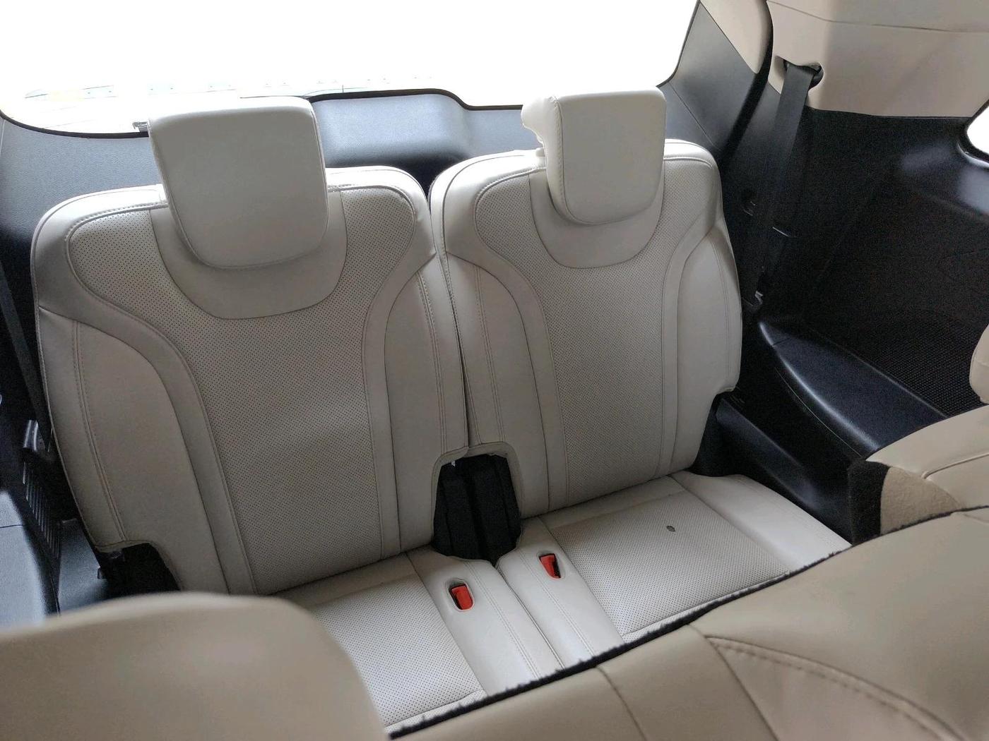 2025 Mahindra XUV700 AX 7 LUXURY D AT 7 STR, Diesel, Automatic, 56,708 km, interior