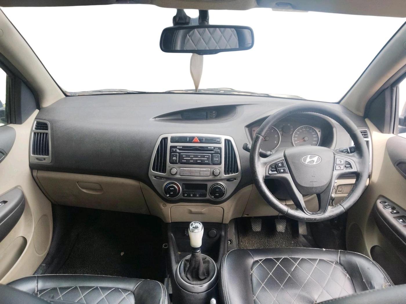 2013 Hyundai i20 SPORTZ 1.4 CRDI, Diesel, Manual, 1,41,599 km, interior