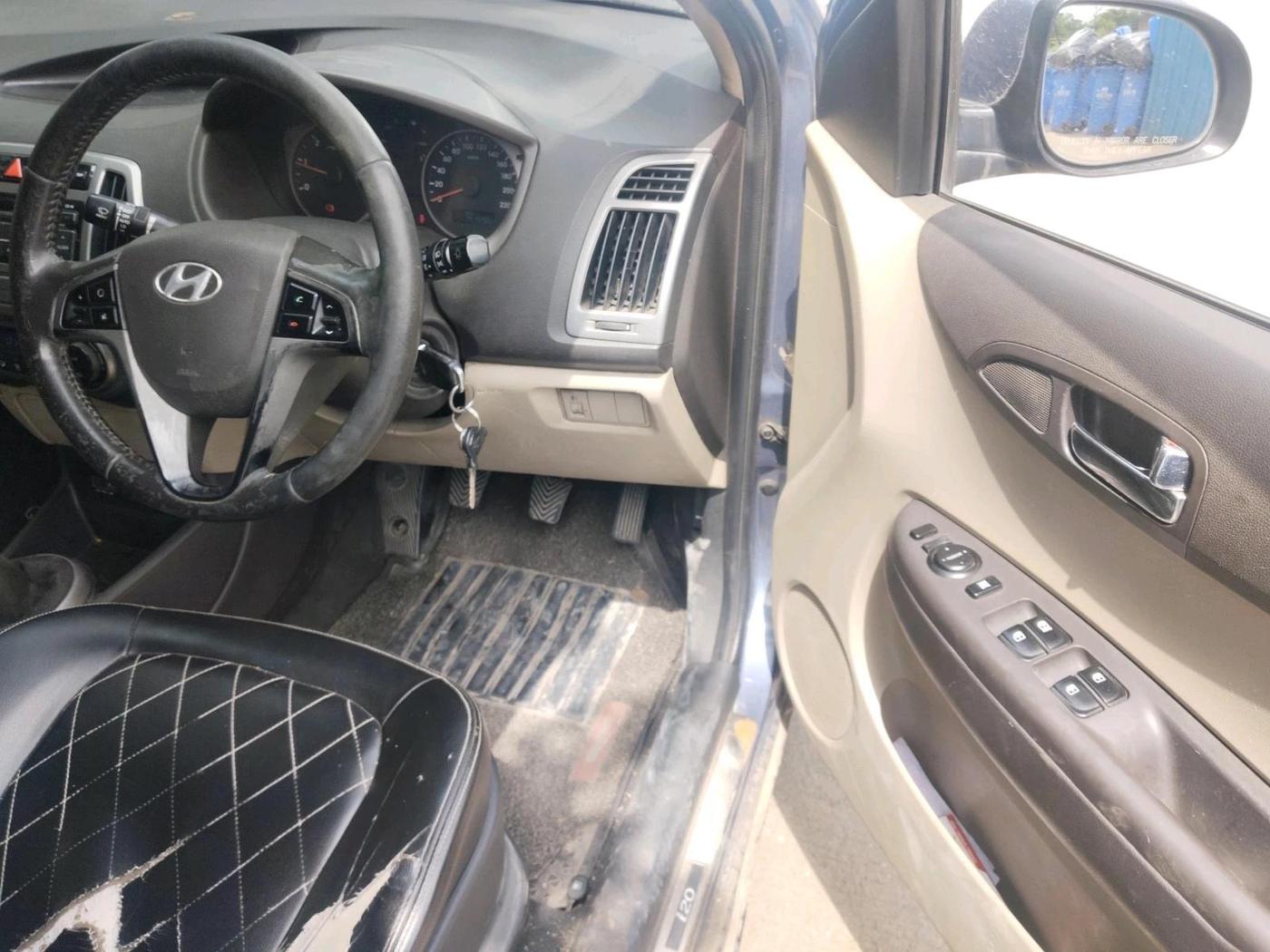 2013 Hyundai i20 SPORTZ 1.4 CRDI, Diesel, Manual, 1,41,599 km, interior