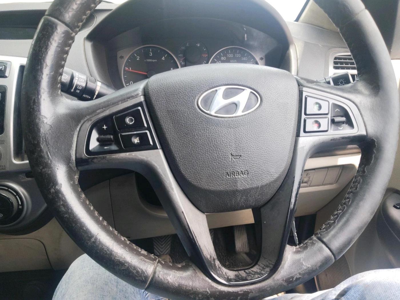 2013 Hyundai i20 SPORTZ 1.4 CRDI, Diesel, Manual, 1,41,599 km, interior