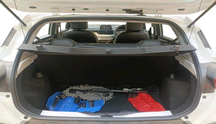 2025 Tata PUNCH Adventure Plus AMT, Petrol, Automatic, 673 km, exterior