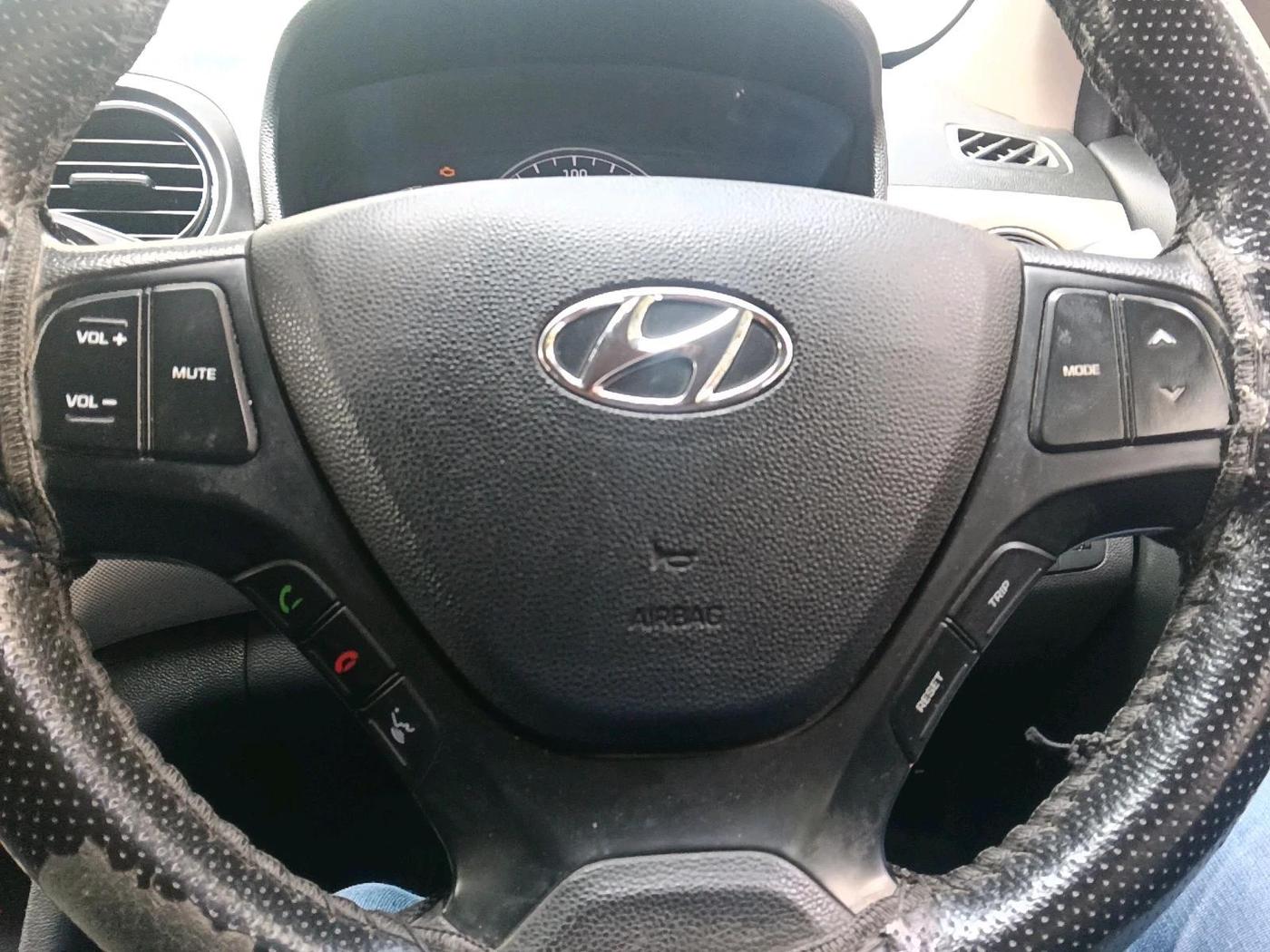 2017 Hyundai Grand i10 SPORTZ (O) AT 1.2 KAPPA VTVT, Petrol, Automatic, 81,941 km, interior