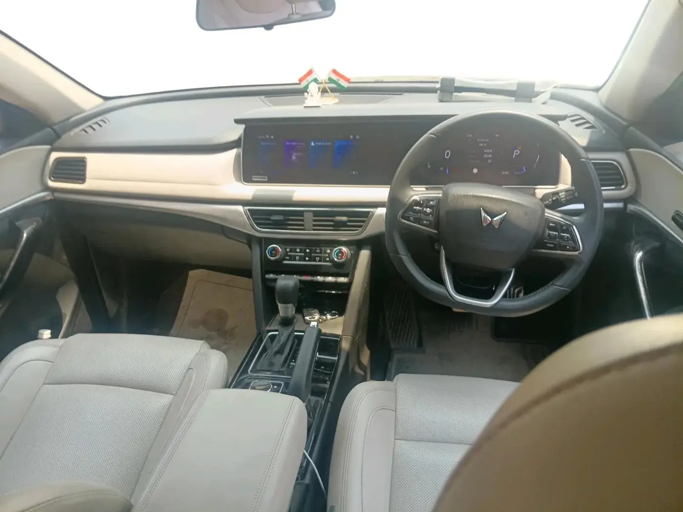 2024 Mahindra XUV700 AX 7 D AT 7 STR, Diesel, Automatic, 42,257 km, interior