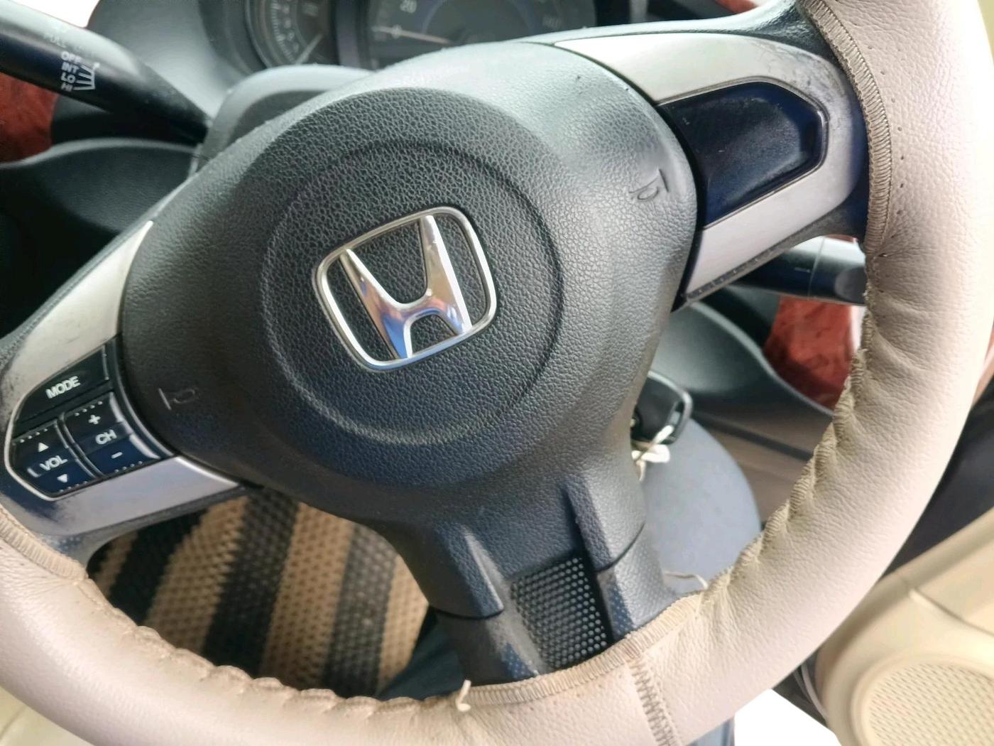 2015 Honda Amaze 1.2L I-VTEC S, Petrol, Manual, 1,23,619 km, interior