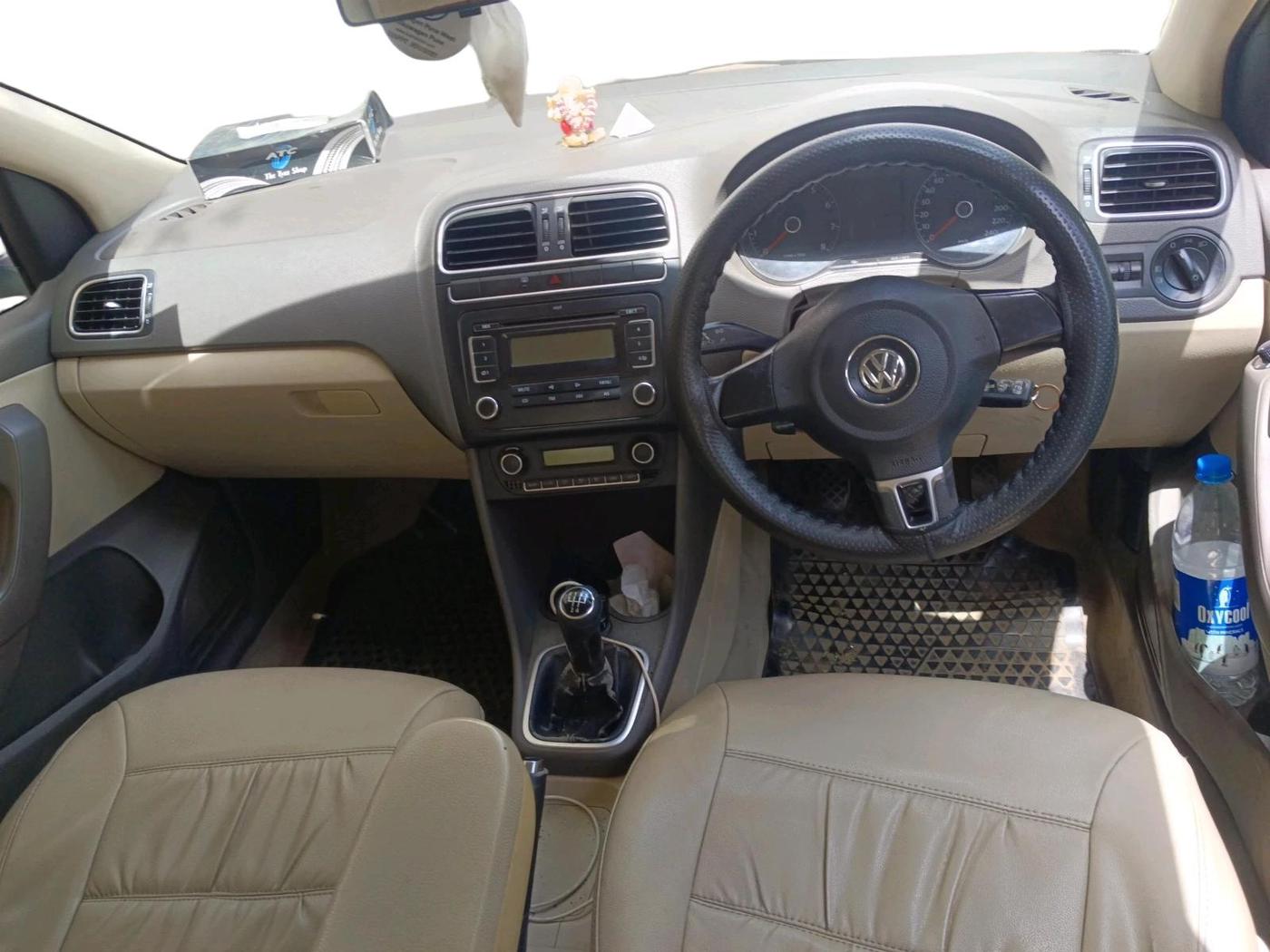 2011 Volkswagen Vento HIGHLINE 1.6 MPI, Petrol, Manual, 1,42,719 km, interior