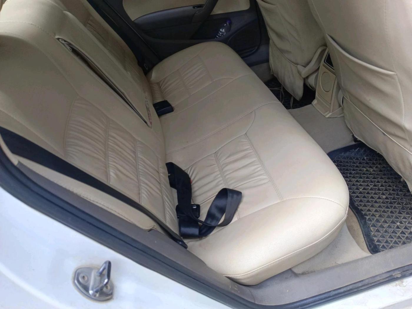 2011 Volkswagen Vento HIGHLINE 1.6 MPI, Petrol, Manual, 1,42,719 km, interior