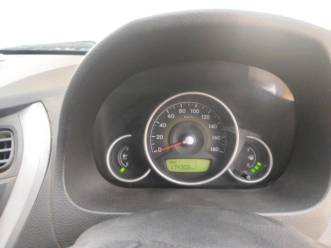 2013 Hyundai Eon MAGNA + LPG, Petrol, Manual, 1,74,306 km, interior