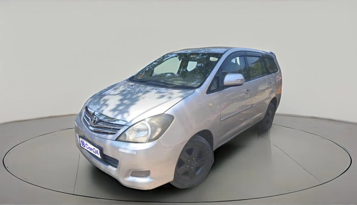 2005 Toyota Innova V 2.5 8 STR, Diesel, Manual, 1,99,641 km, exterior