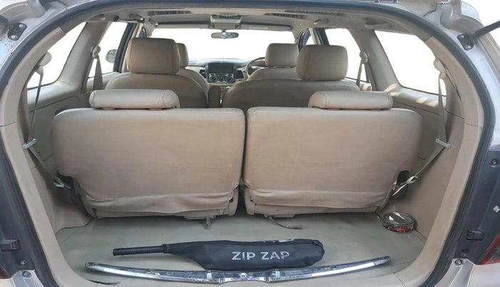 2005 Toyota Innova V 2.5 8 STR, Diesel, Manual, 1,99,641 km, exterior