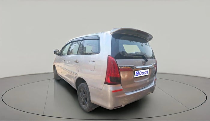 2005 Toyota Innova V 2.5 8 STR, Diesel, Manual, 1,99,641 km, exterior