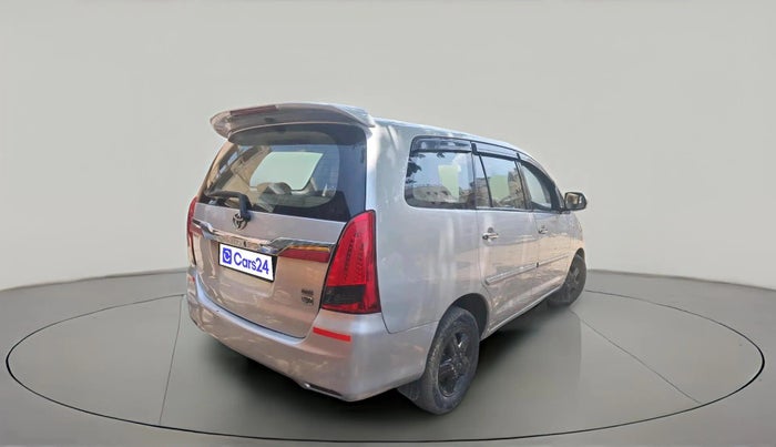 2005 Toyota Innova V 2.5 8 STR, Diesel, Manual, 1,99,641 km, exterior