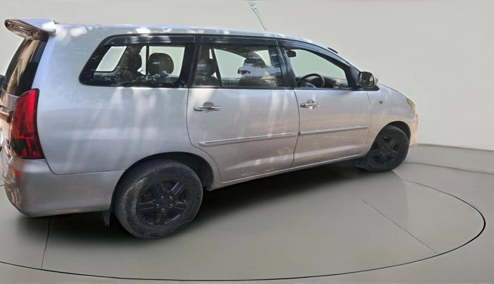 2005 Toyota Innova V 2.5 8 STR, Diesel, Manual, 1,99,641 km, exterior