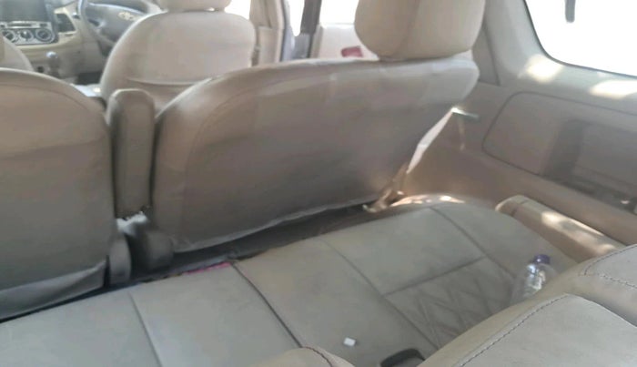 2005 Toyota Innova V 2.5 8 STR, Diesel, Manual, 1,99,641 km, interior