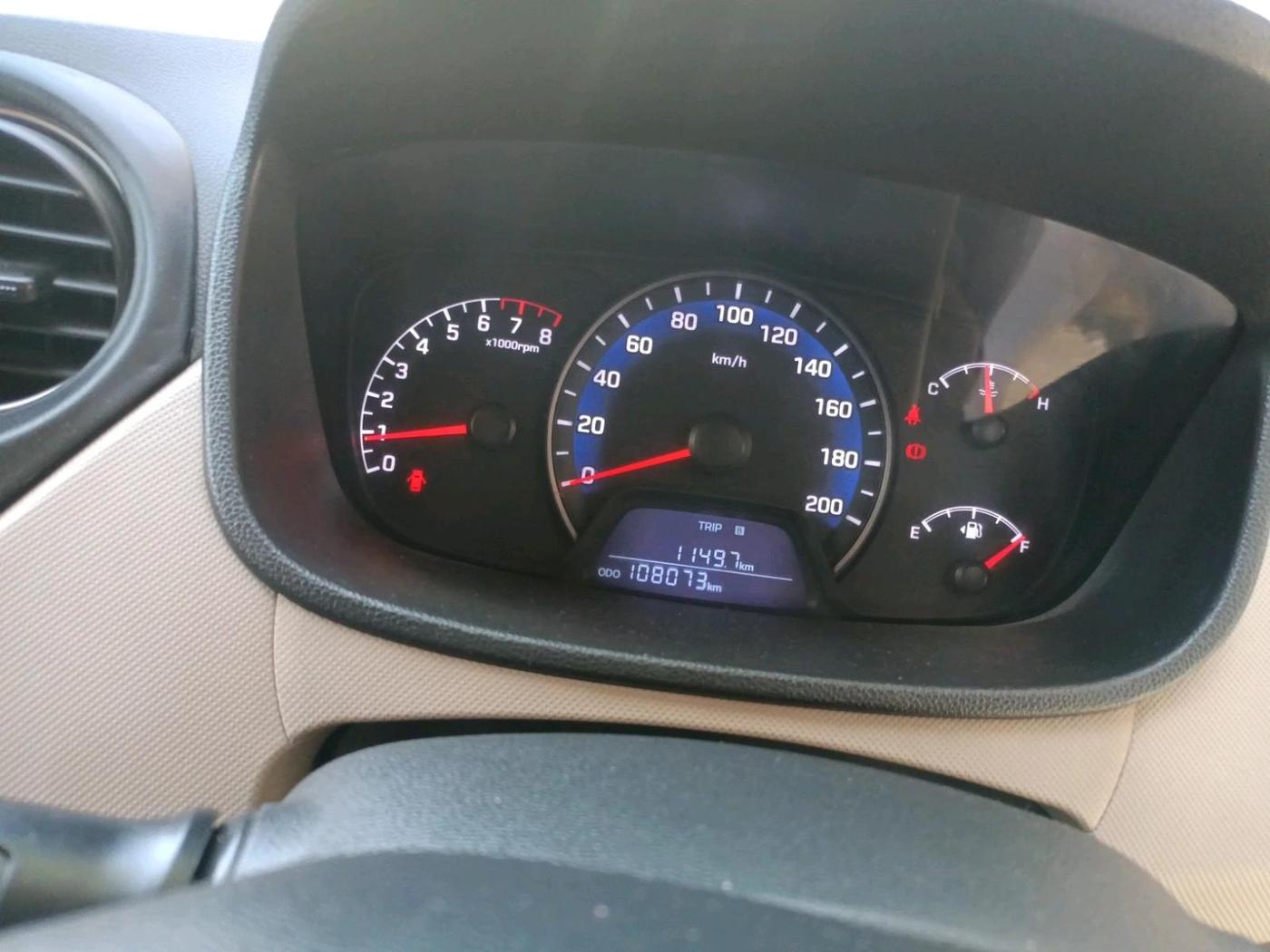 2014 Hyundai Xcent S (O) 1.2, Petrol, Manual, 1,08,073 km, interior