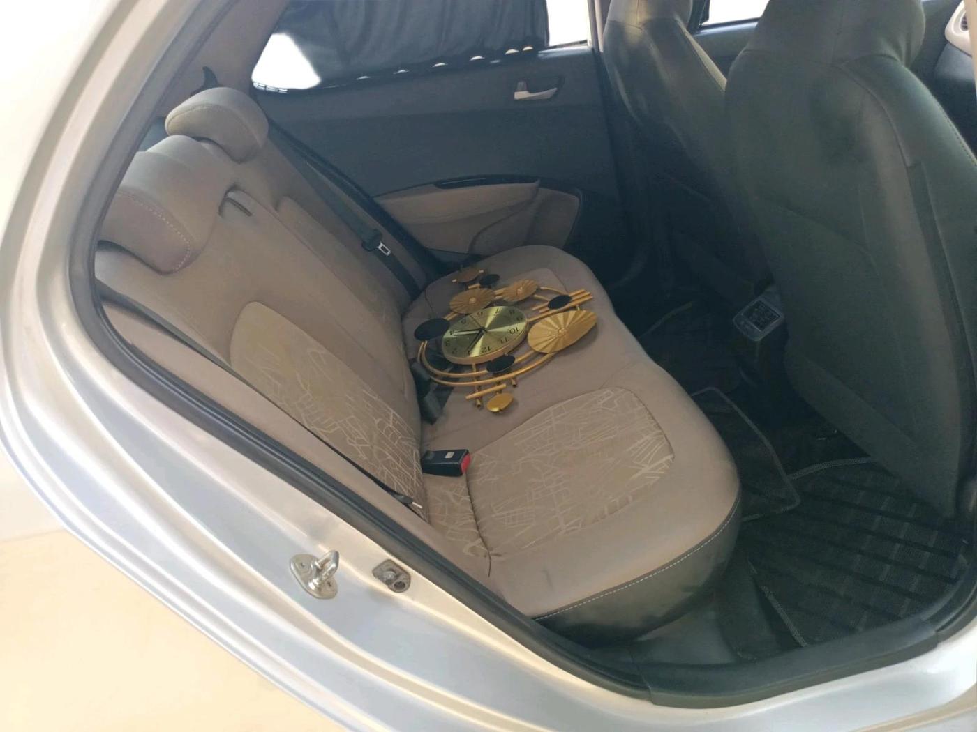 2014 Hyundai Xcent S (O) 1.2, Petrol, Manual, 1,08,073 km, interior