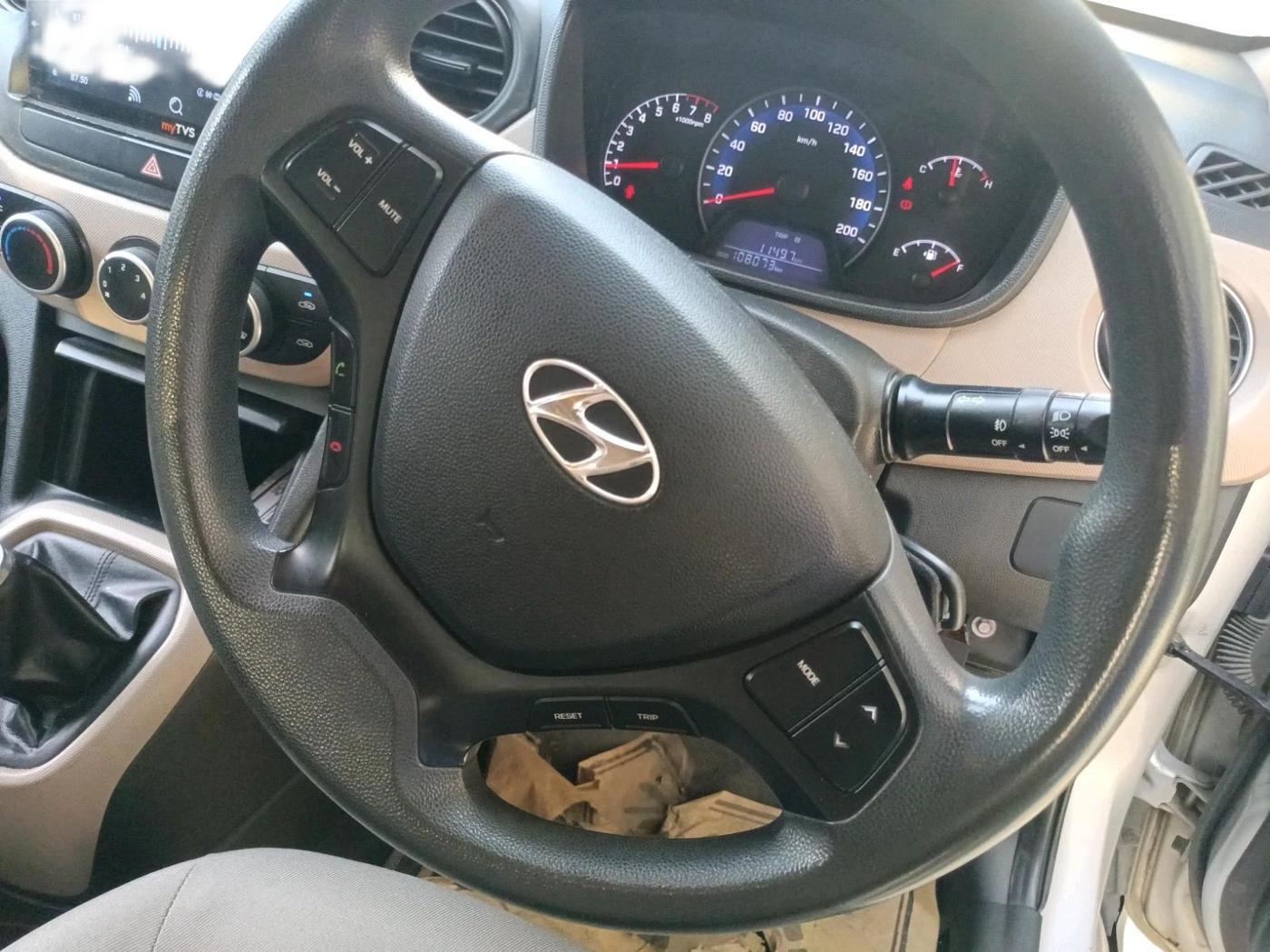 2014 Hyundai Xcent S (O) 1.2, Petrol, Manual, 1,08,073 km, interior