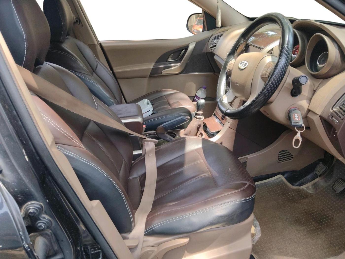 2014 Mahindra XUV500 W8, Diesel, Manual, 1,29,509 km, interior